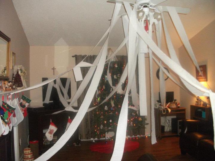 385969_2708750236546_364752918_n